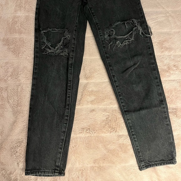 LEVI’S High Waisted Mom Jeans Black Distressed Size 26 - Picture 3 of 16